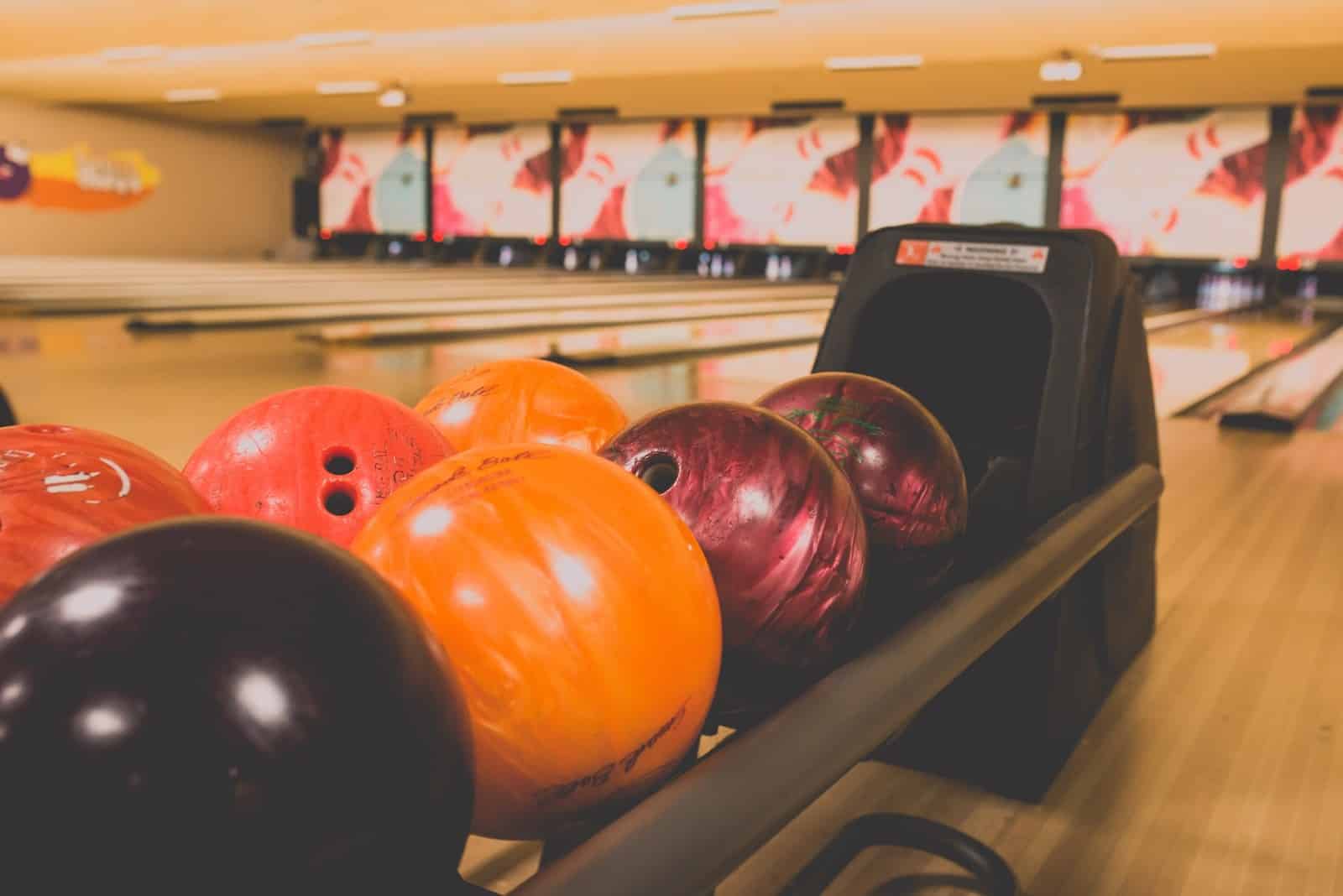 Score moyen au bowling : comment le calculer et l’améliorer